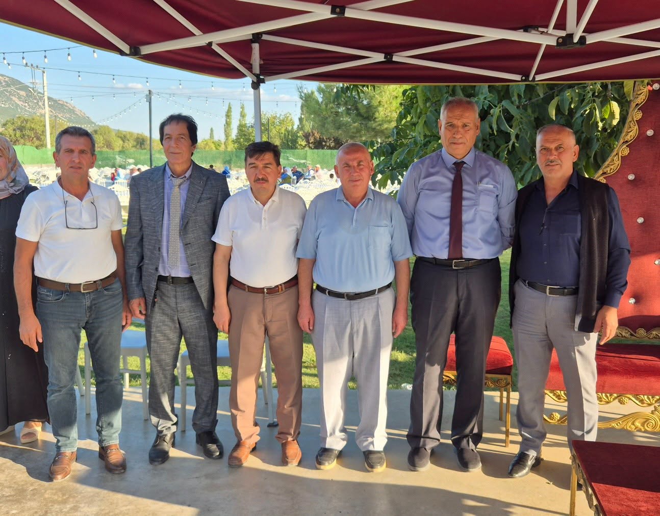 Över Ailesinin Mutlu Günü